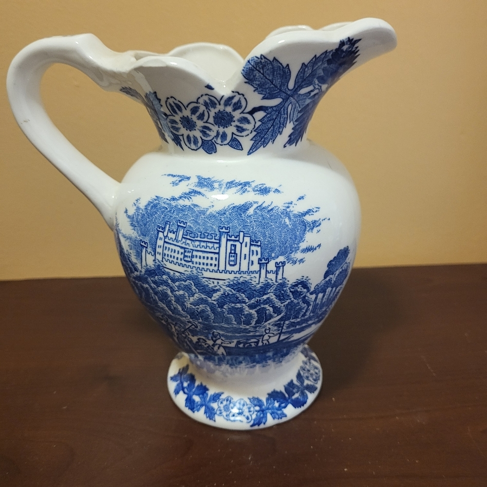 Vintage Norleans Japan Blue and White pitcher - Picture 4 of 6